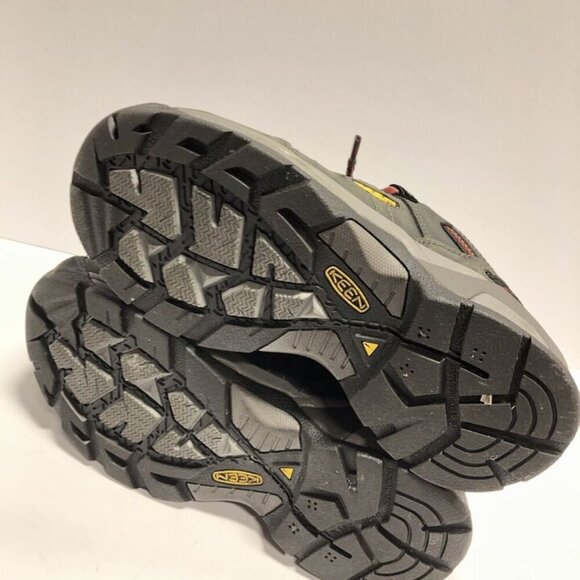 Athletic_Shoes